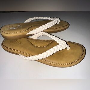 Cliffs by White Mountain white braided flip flop sandal like new 8 boho nautical